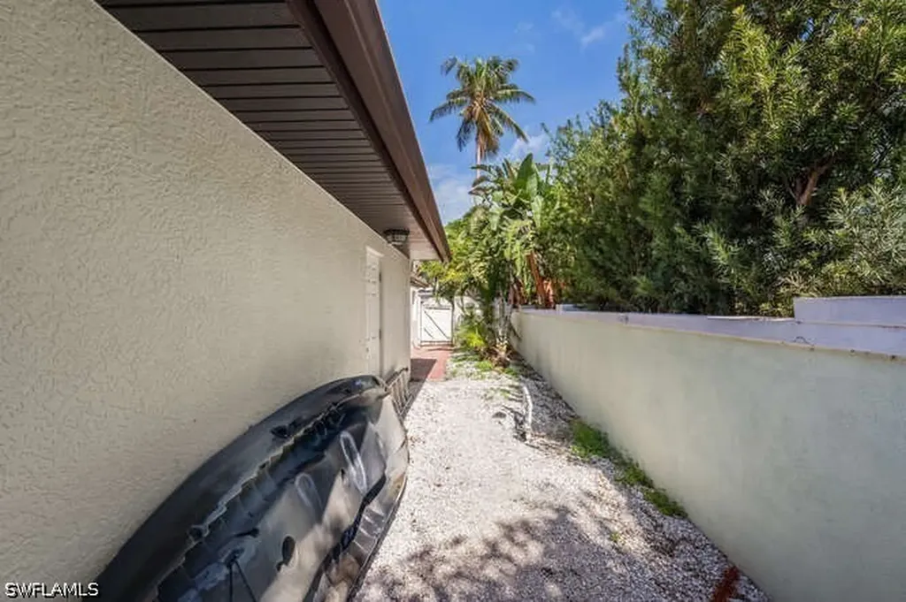 778 Broad Court S Naples FL 34102