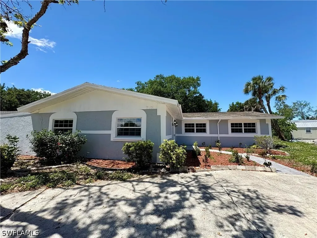 2101 43rd Terrace SW Naples FL 34116