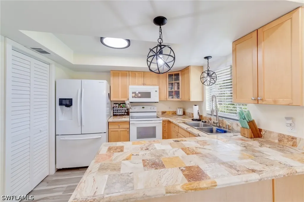525 SE 11th Court Cape Coral FL 33990