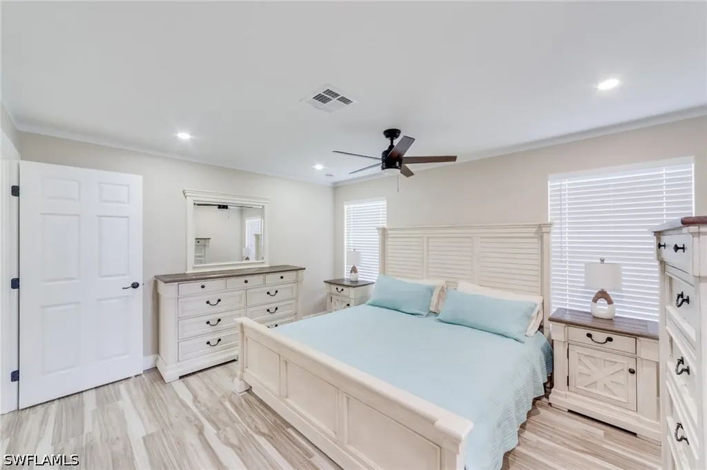 525 SE 11th Court Cape Coral FL 33990
