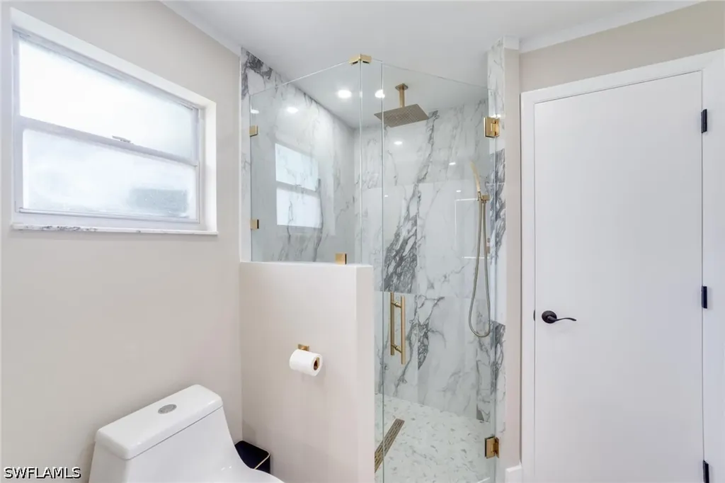 525 SE 11th Court Cape Coral FL 33990
