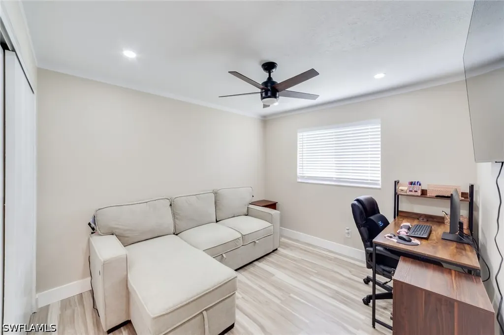 525 SE 11th Court Cape Coral FL 33990
