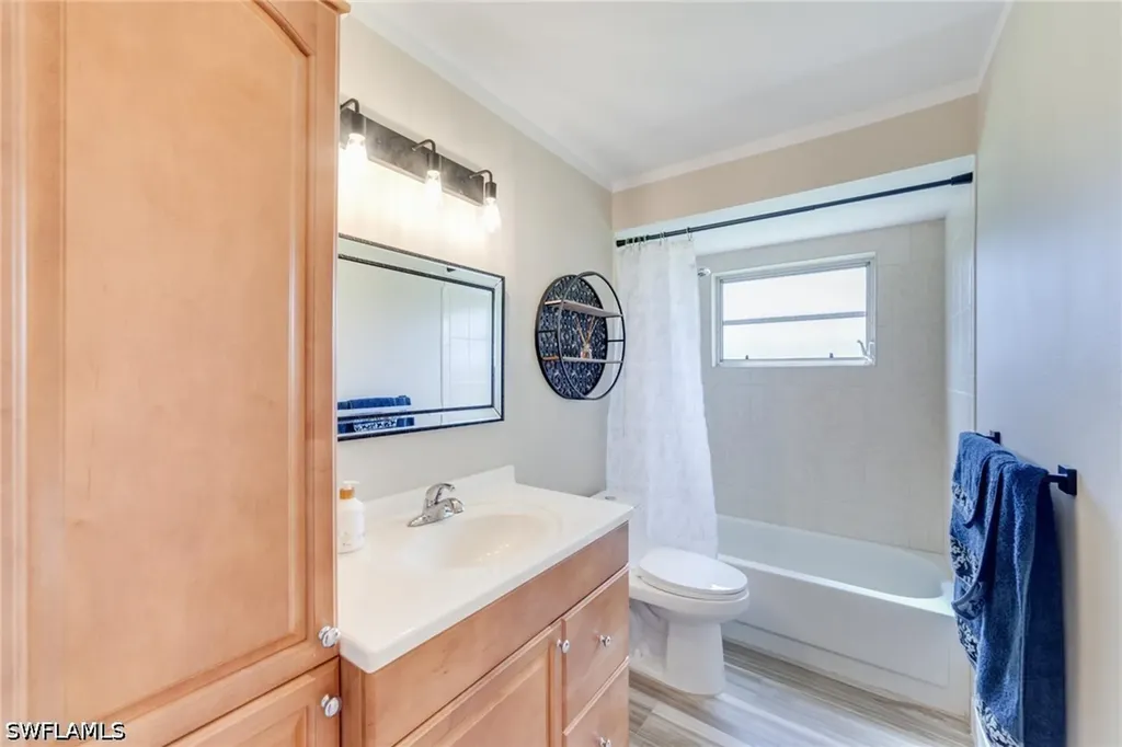 525 SE 11th Court Cape Coral FL 33990
