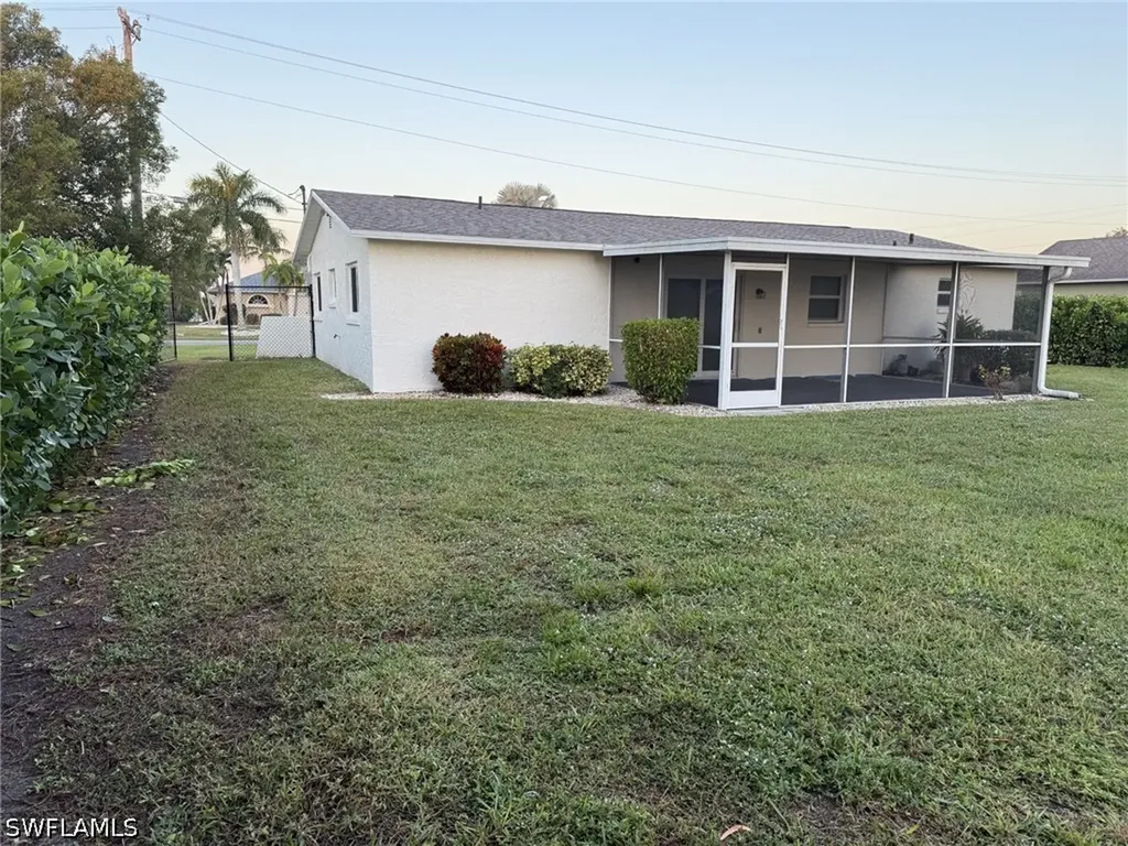 525 SE 11th Court Cape Coral FL 33990