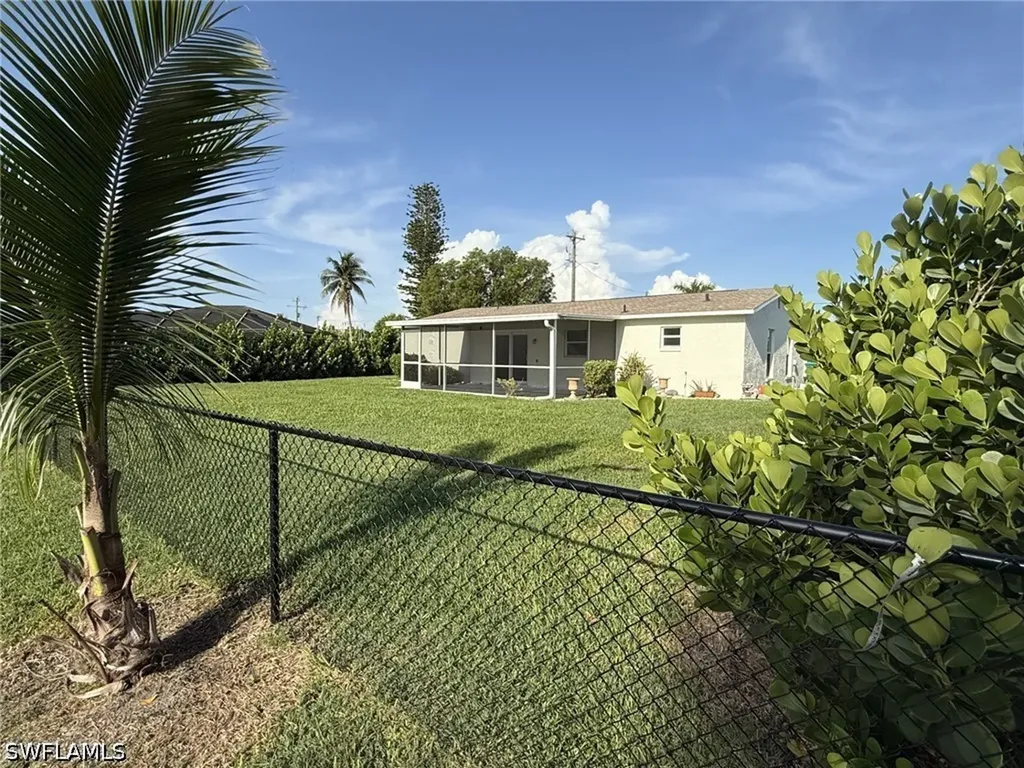 525 SE 11th Court Cape Coral FL 33990