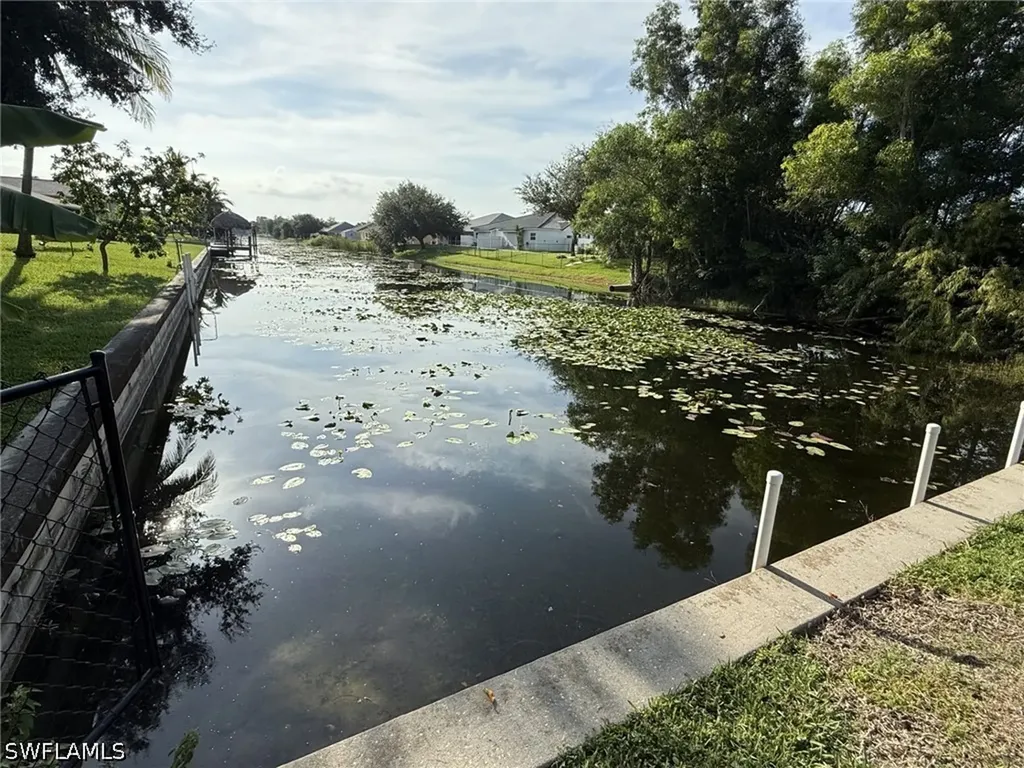 525 SE 11th Court Cape Coral FL 33990