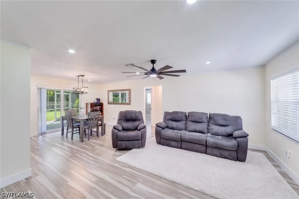 525 SE 11th Court Cape Coral FL 33990