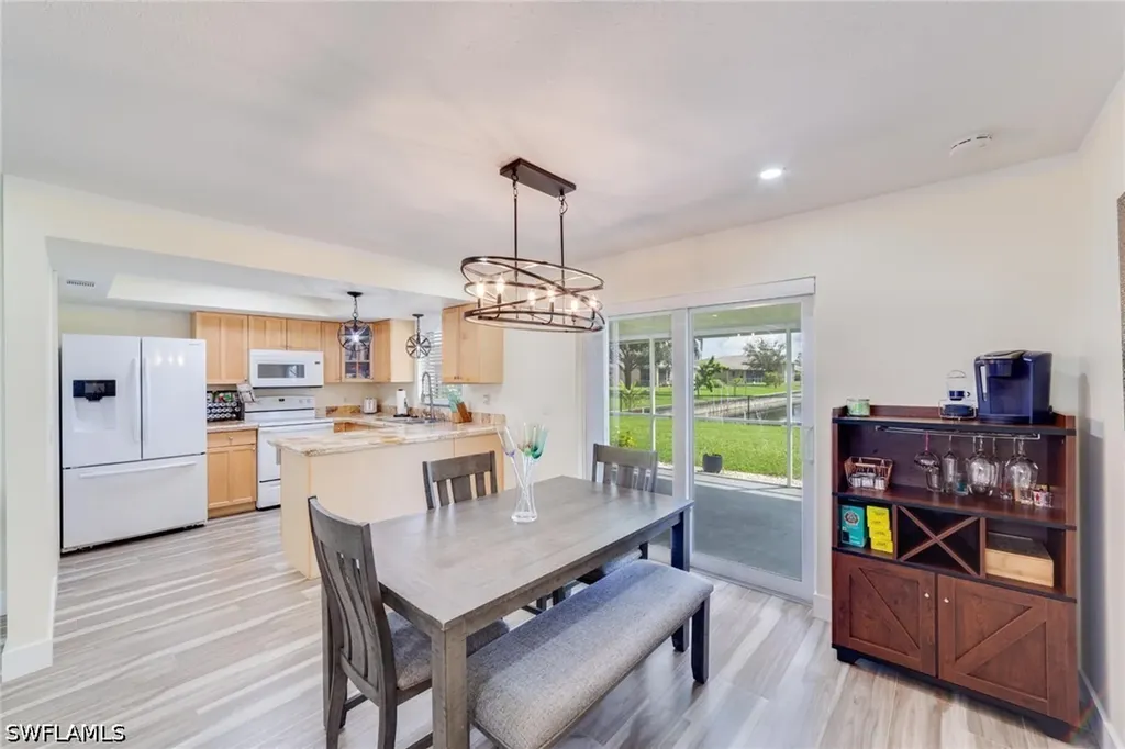 525 SE 11th Court Cape Coral FL 33990