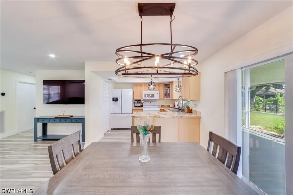 525 SE 11th Court Cape Coral FL 33990