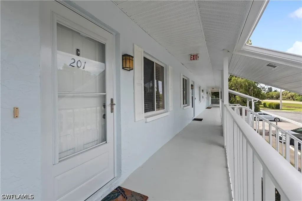 3531 County Barn Road Naples FL 34112