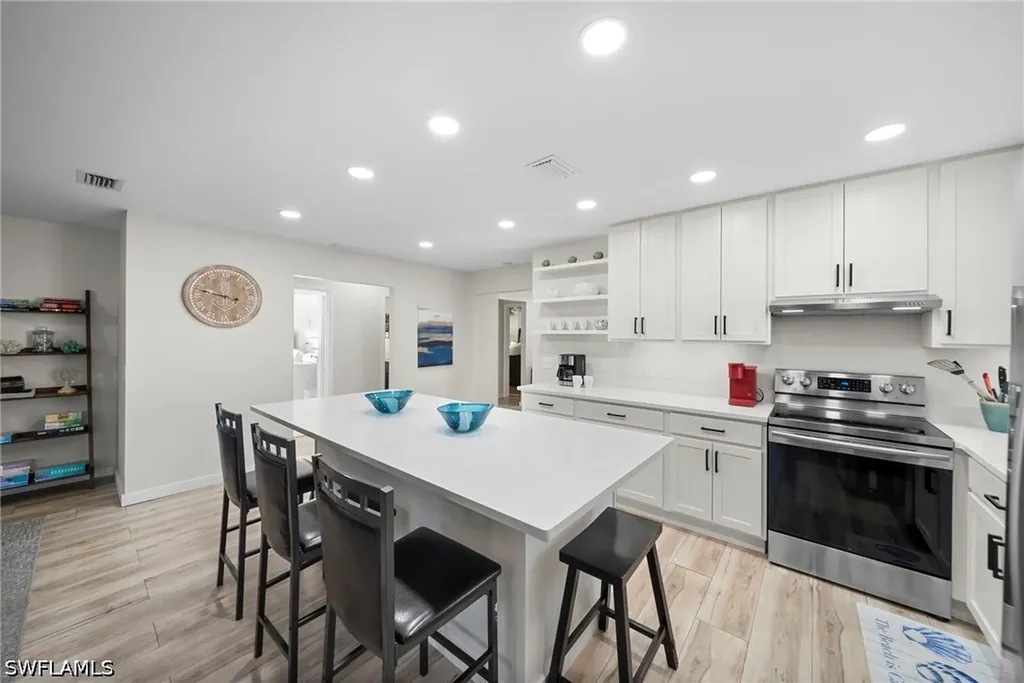 630 99th Avenue N Naples FL 34108