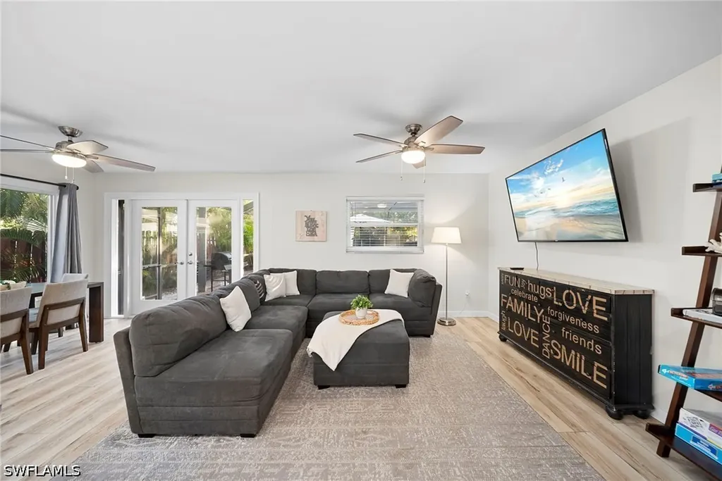 630 99th Avenue N Naples FL 34108