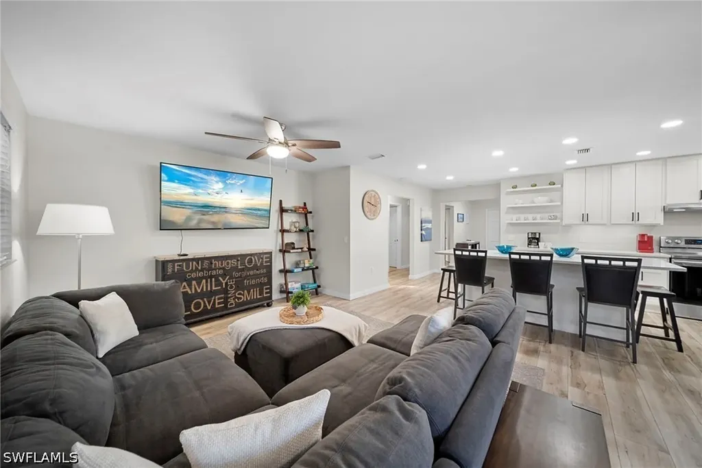 630 99th Avenue N Naples FL 34108