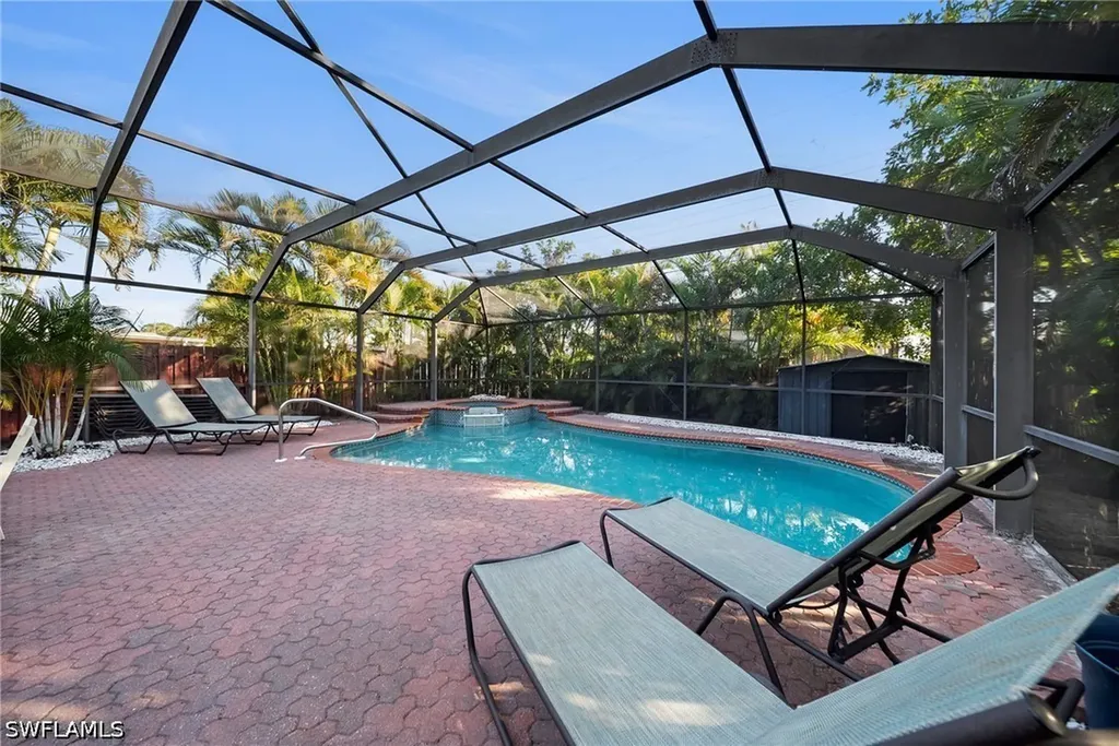 630 99th Avenue N Naples FL 34108