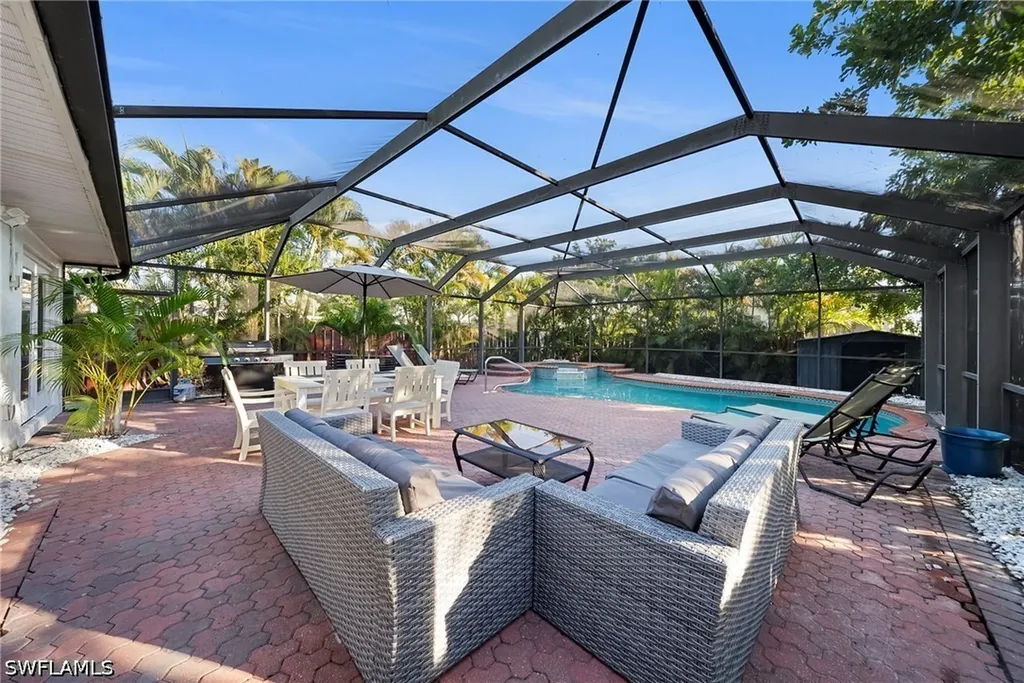 630 99th Avenue N Naples FL 34108