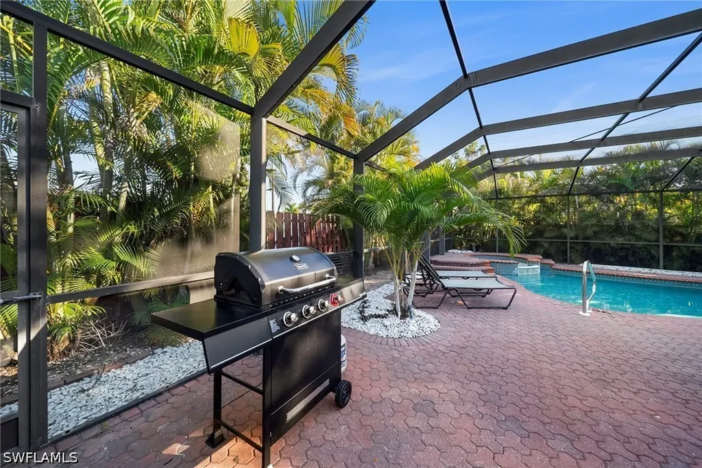 630 99th Avenue N Naples FL 34108