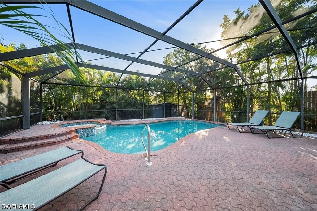 630 99th Avenue N Naples FL 34108