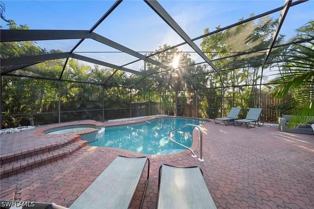 630 99th Avenue N Naples FL 34108