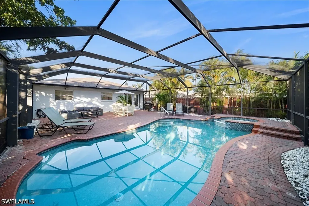 630 99th Avenue N Naples FL 34108