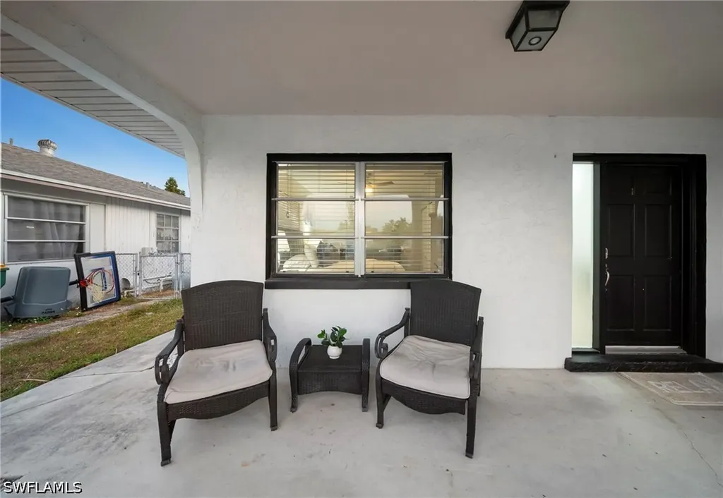 630 99th Avenue N Naples FL 34108