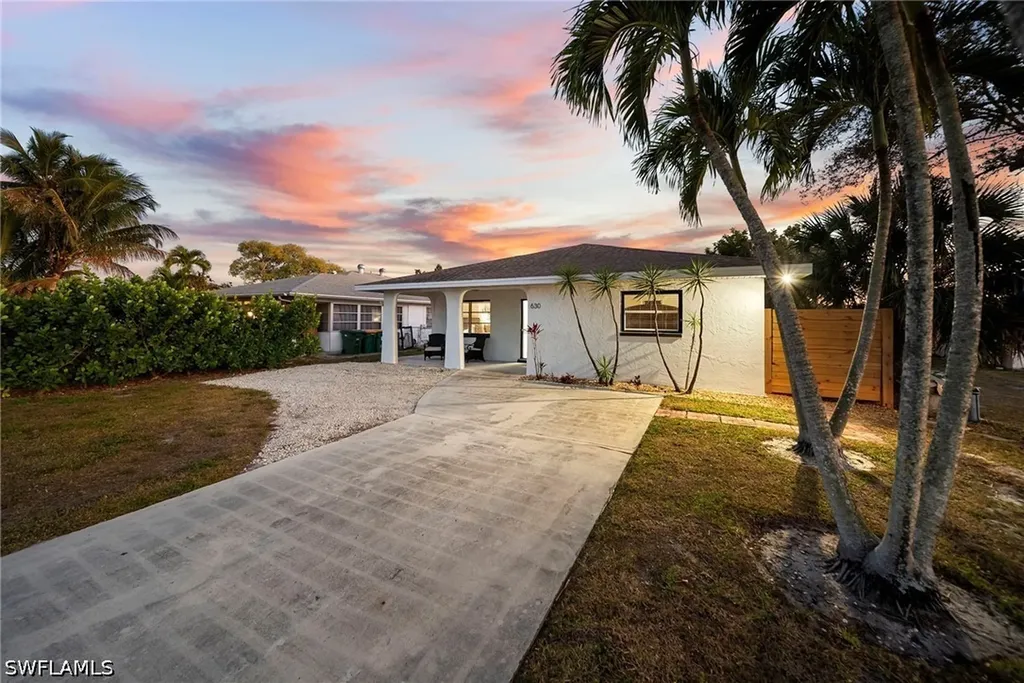 630 99th Avenue N Naples FL 34108