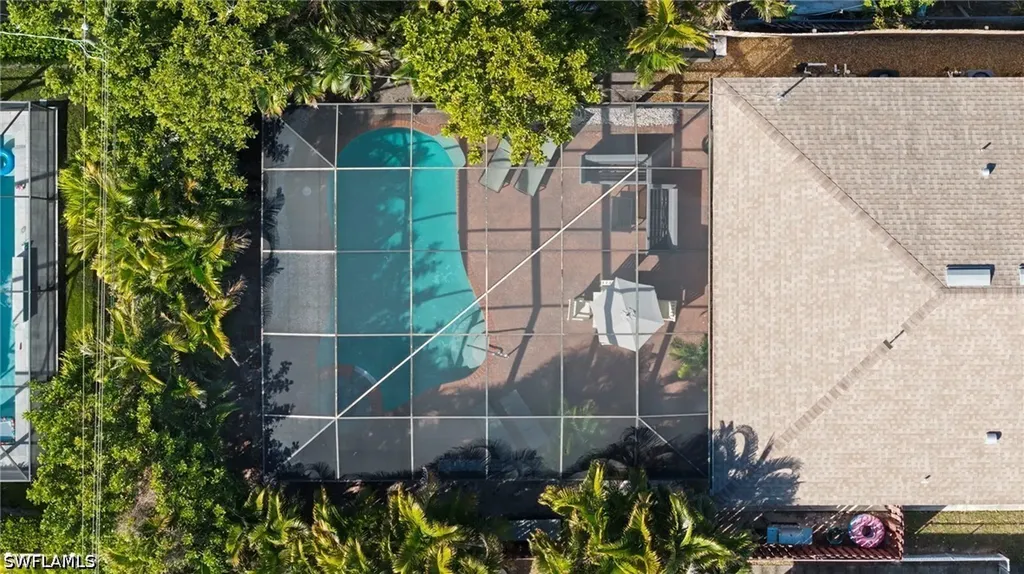 630 99th Avenue N Naples FL 34108