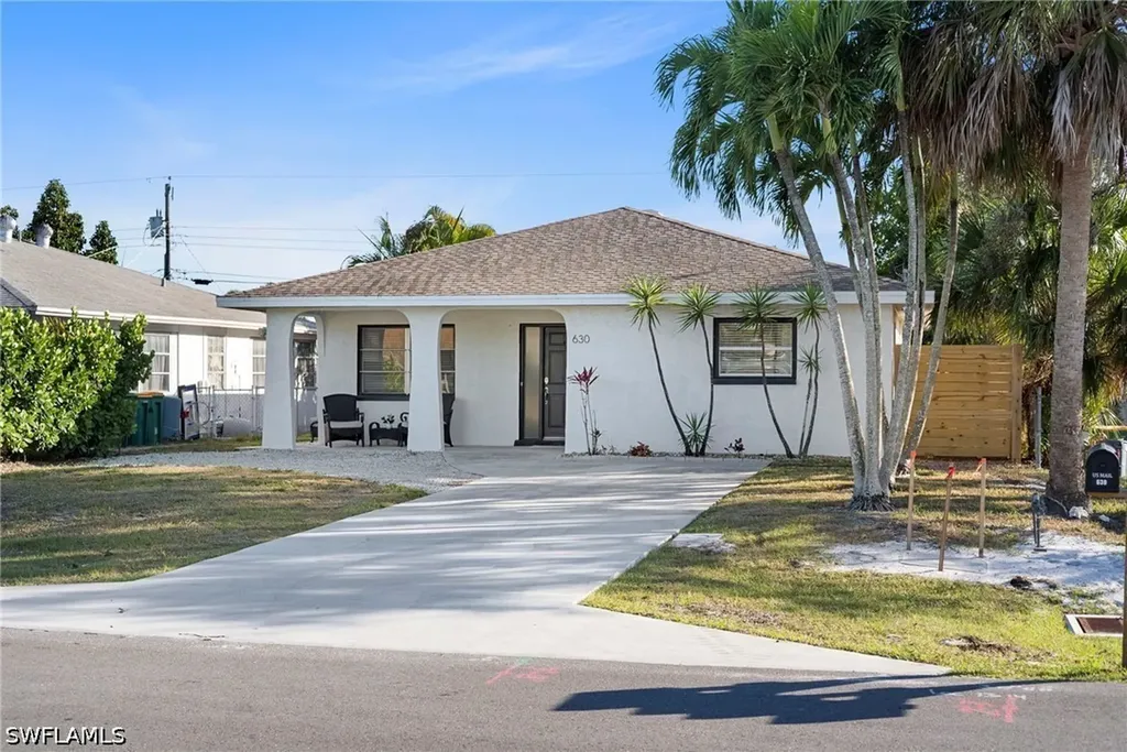 630 99th Avenue N Naples FL 34108