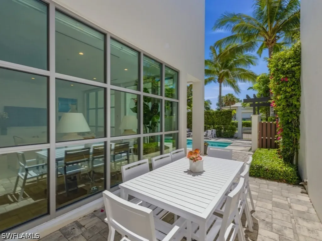 345 Banyan Boulevard Naples FL 34102