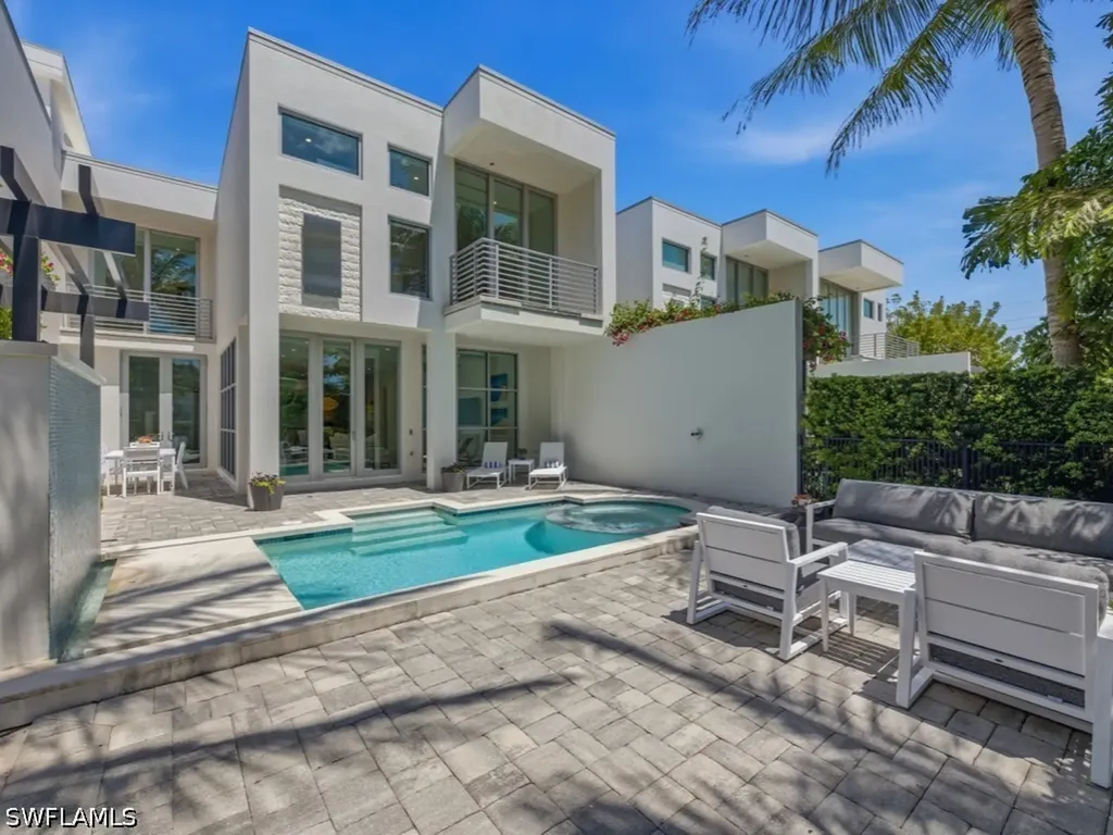 345 Banyan Boulevard Naples FL 34102