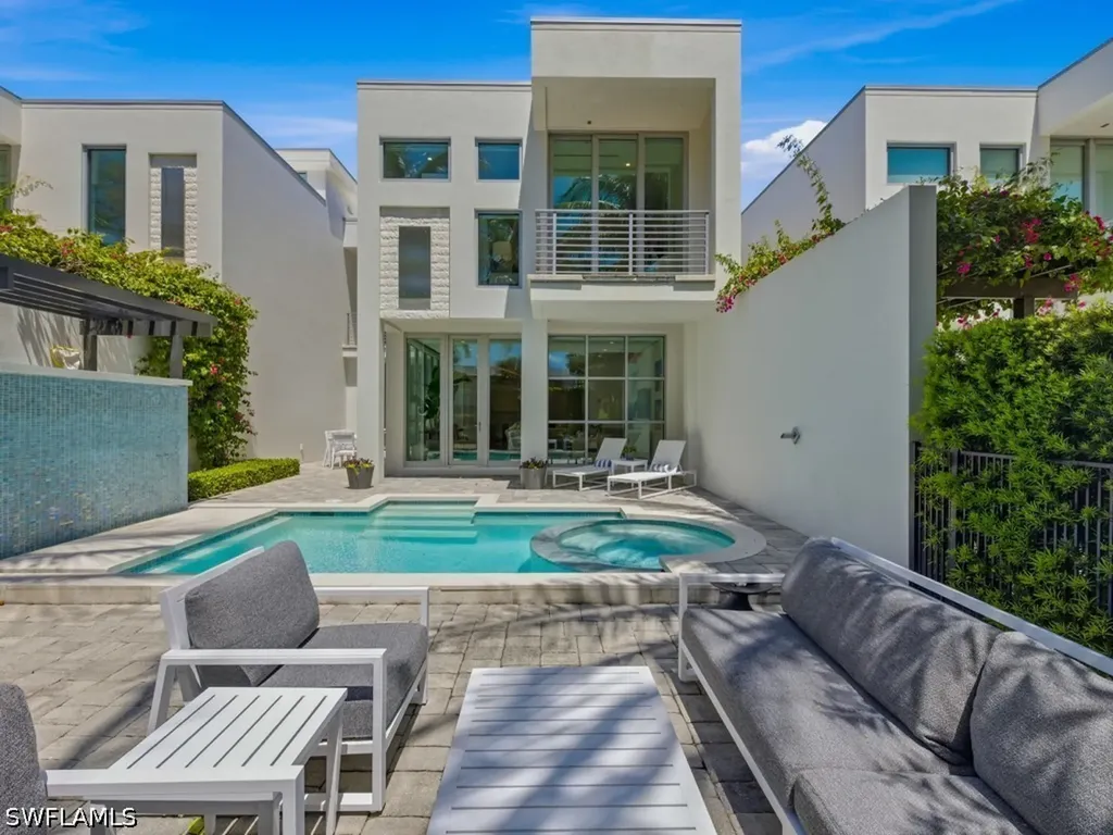 345 Banyan Boulevard Naples FL 34102