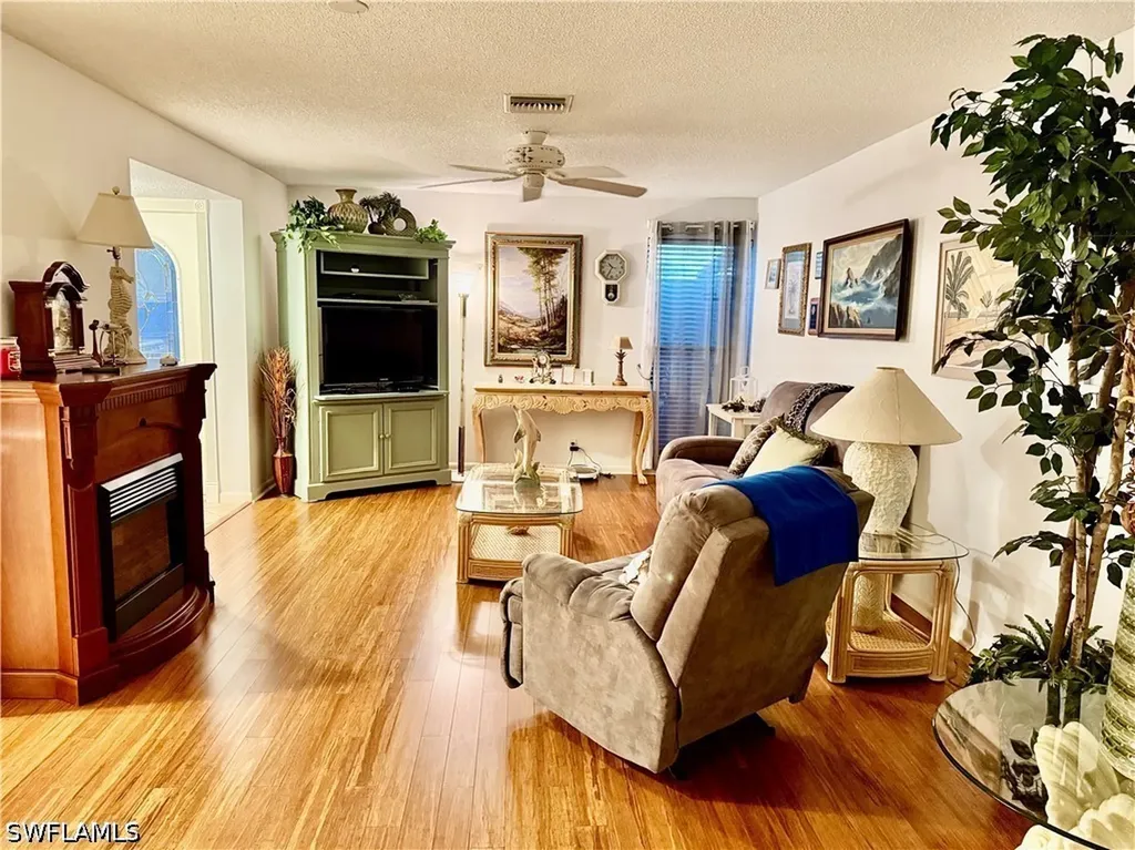 4187 Lakewood Boulevard Naples FL 34112
