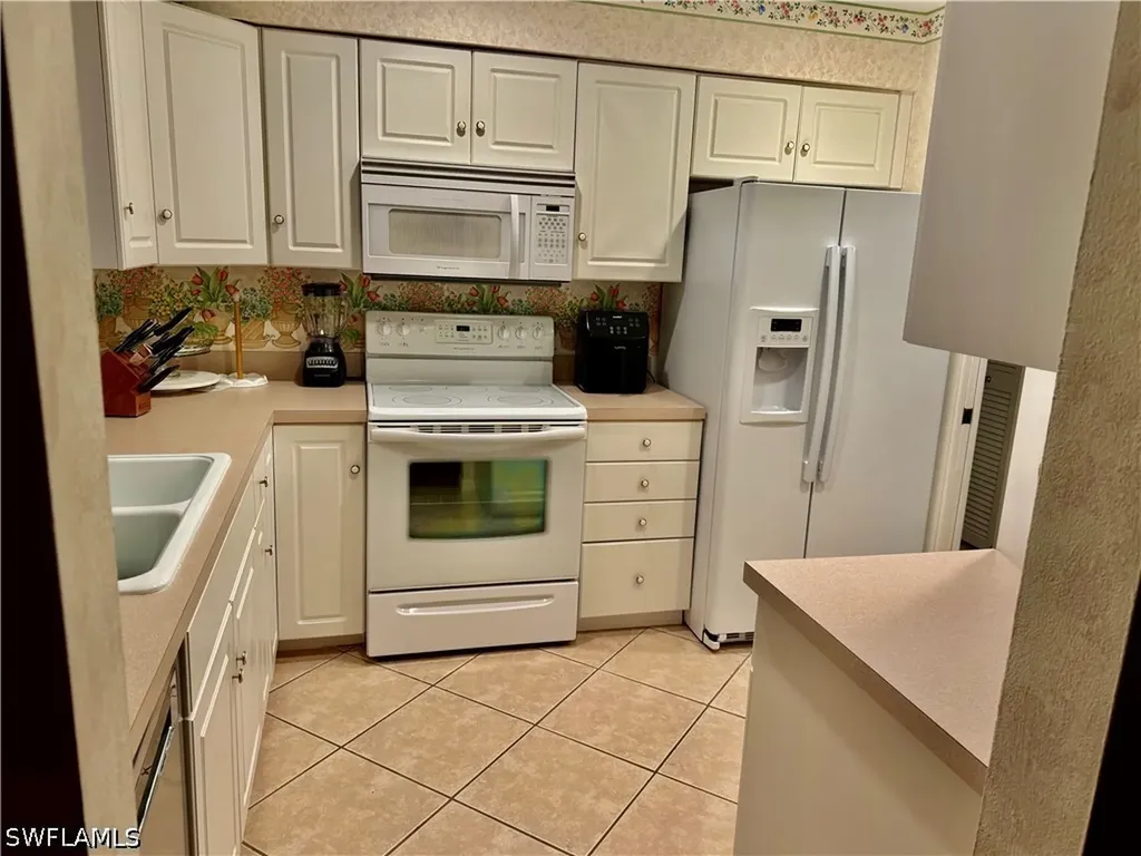 4187 Lakewood Boulevard Naples FL 34112