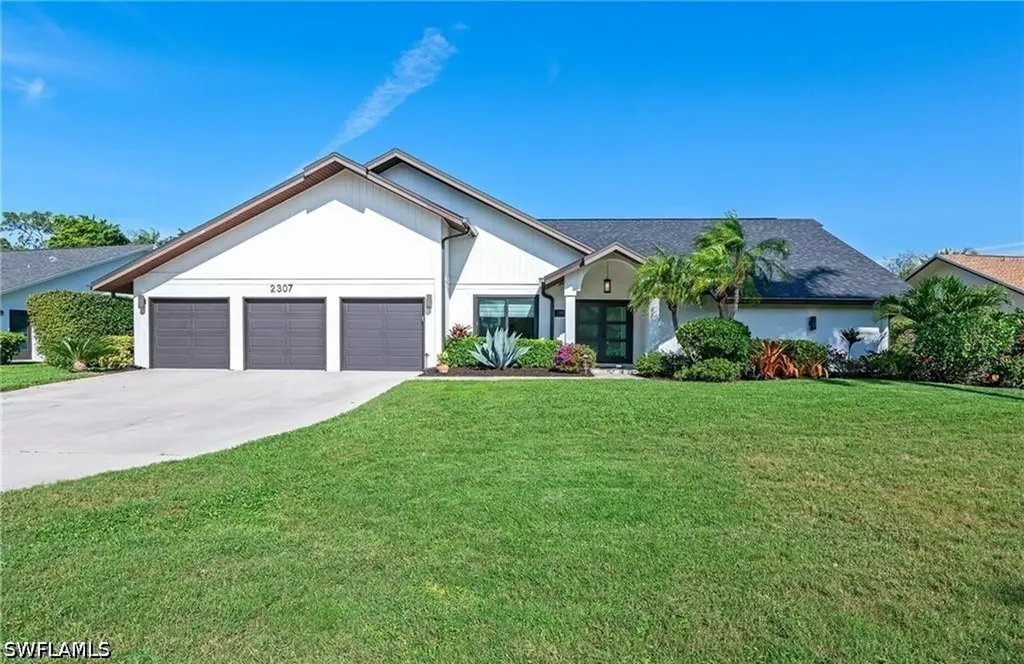 2307 Queens Way Naples FL 34112
