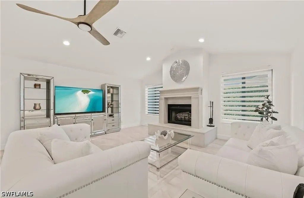 2307 Queens Way Naples FL 34112