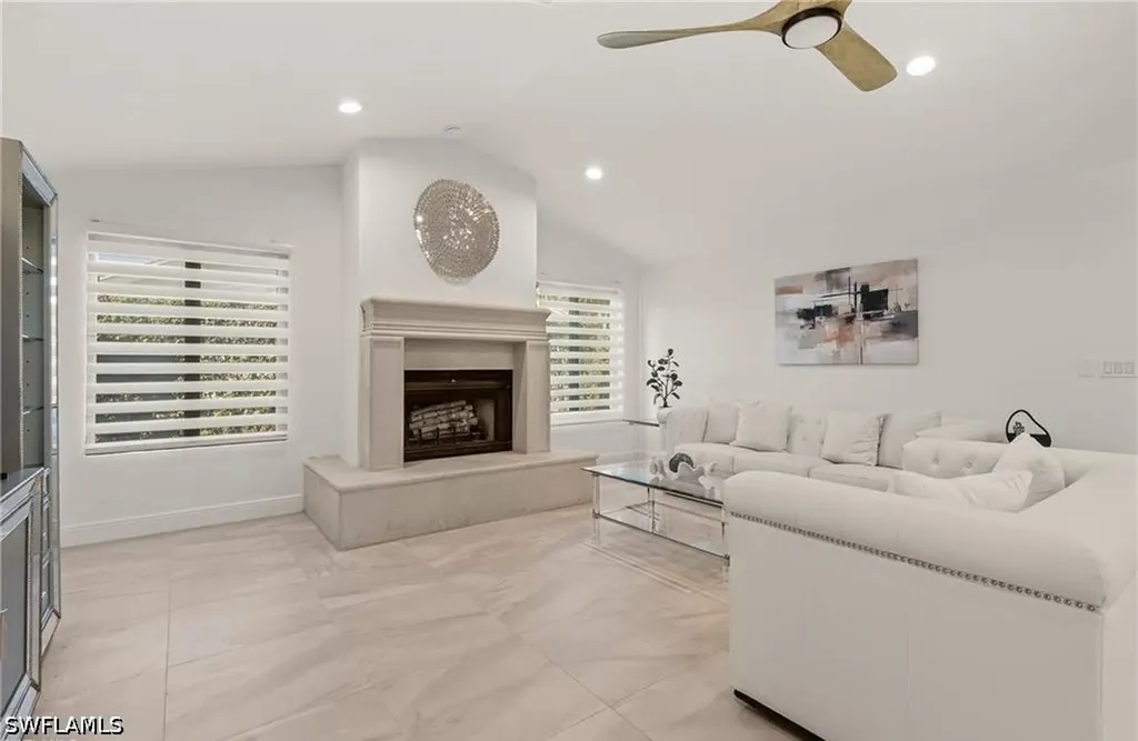 2307 Queens Way Naples FL 34112