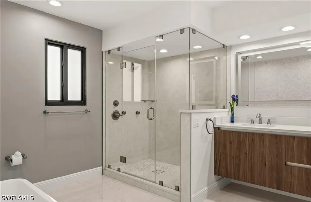 2307 Queens Way Naples FL 34112
