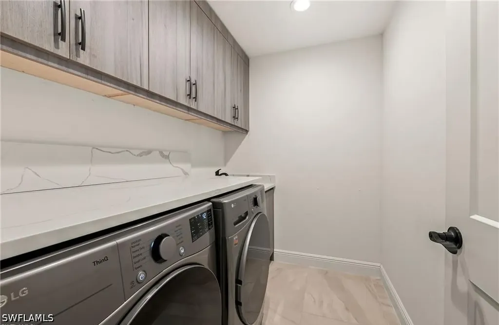 2307 Queens Way Naples FL 34112