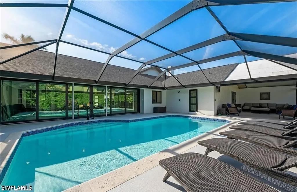2307 Queens Way Naples FL 34112
