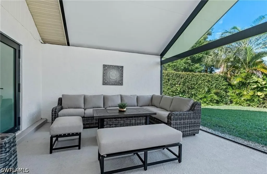 2307 Queens Way Naples FL 34112