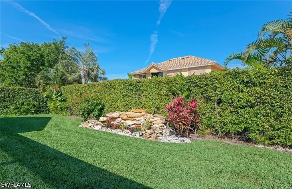 2307 Queens Way Naples FL 34112
