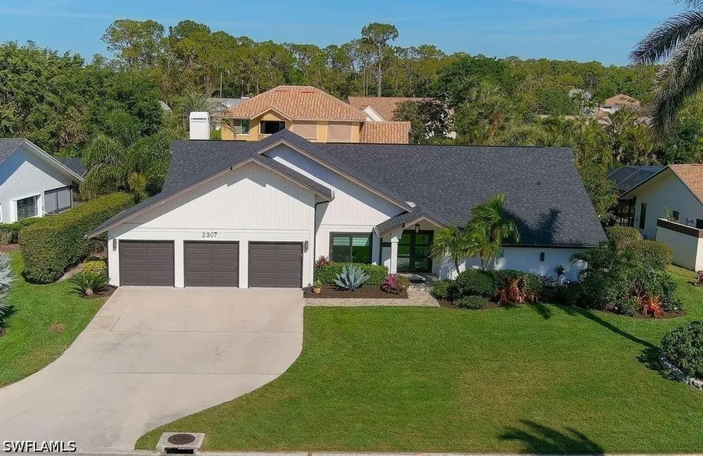 2307 Queens Way Naples FL 34112