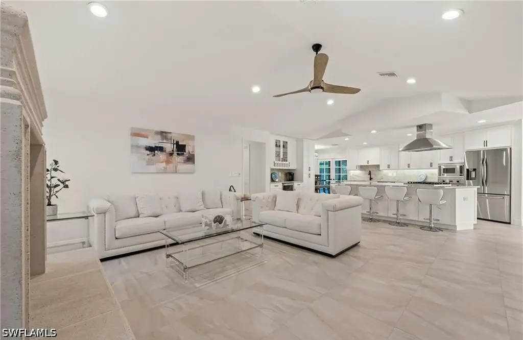 2307 Queens Way Naples FL 34112