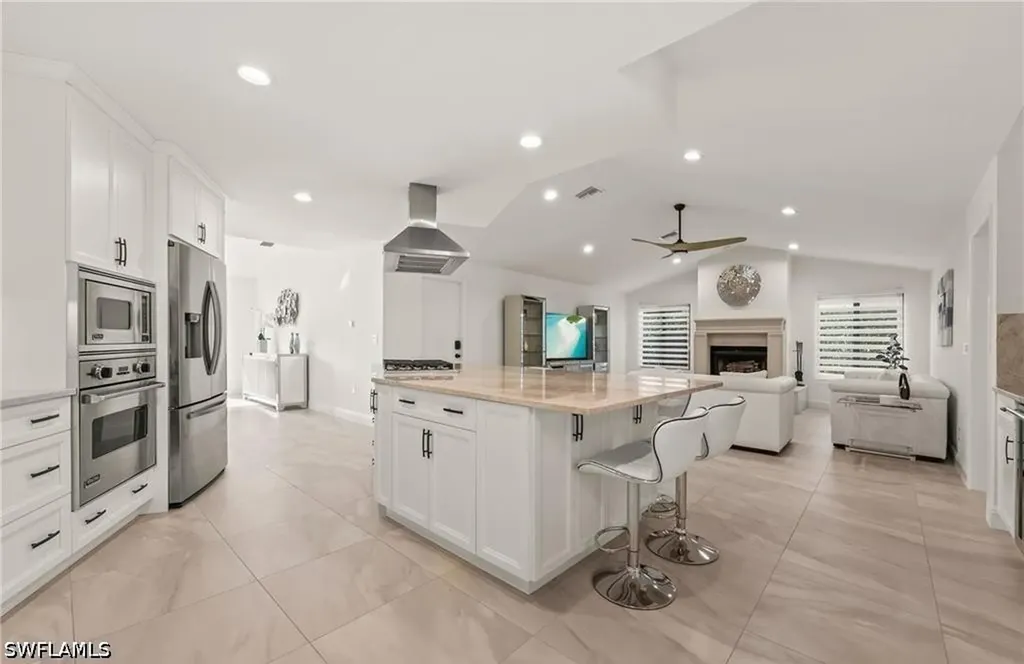 2307 Queens Way Naples FL 34112