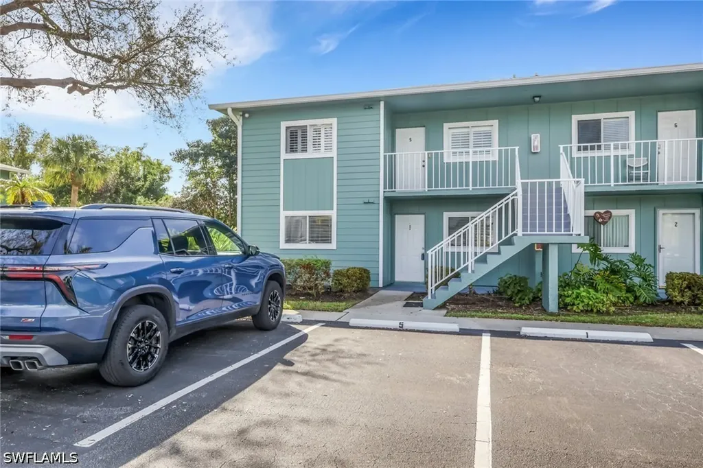 134 Cypress Way E Naples FL 34110