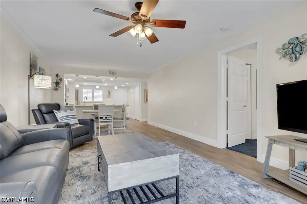 134 Cypress Way E Naples FL 34110