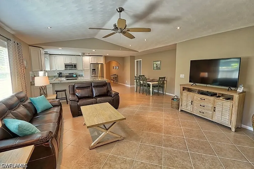 793 97th Avenue N Naples FL 34108