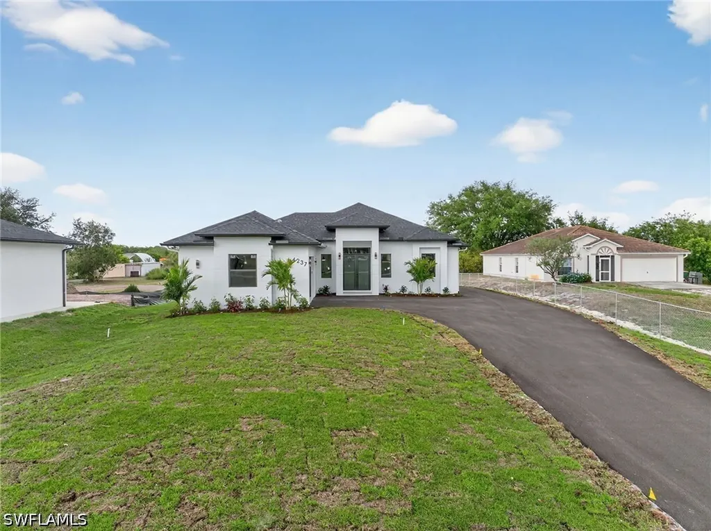 4237 22nd Avenue NE Naples FL 34120