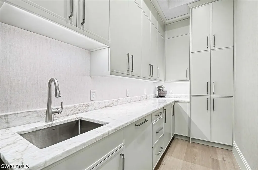3003 Crayton Road Naples FL 34103