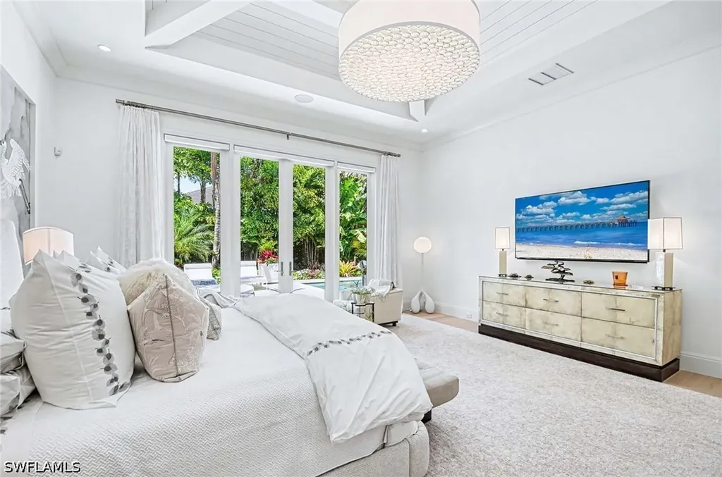 3003 Crayton Road Naples FL 34103