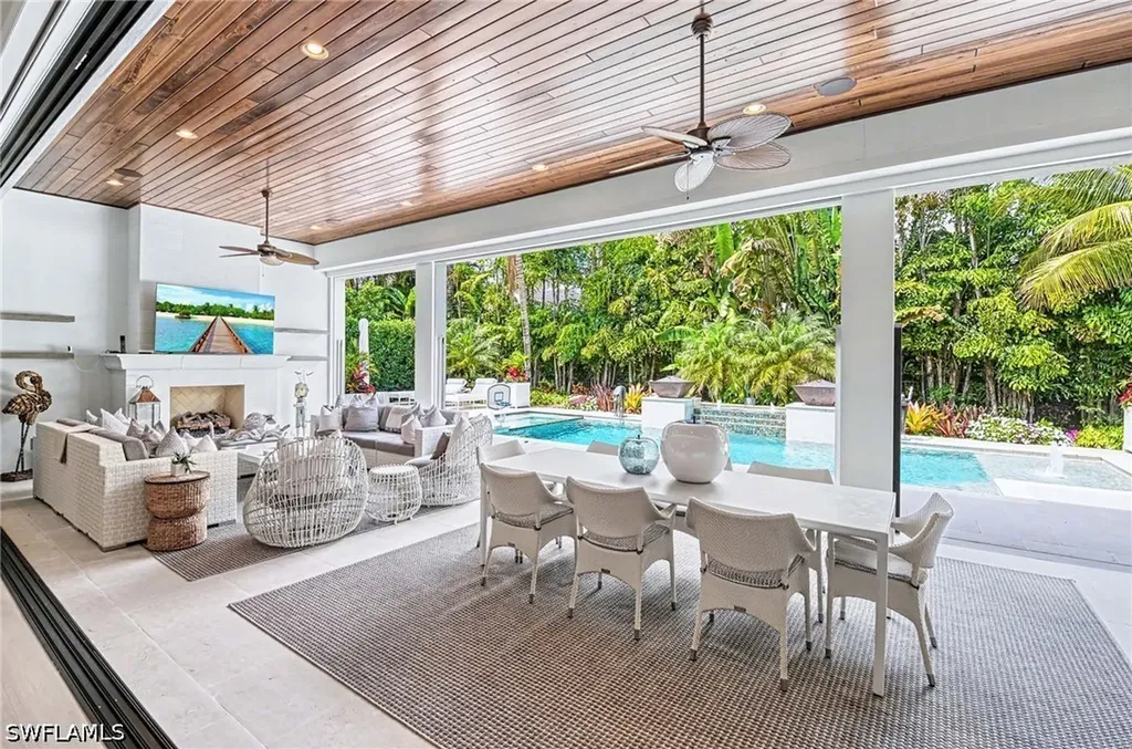 3003 Crayton Road Naples FL 34103